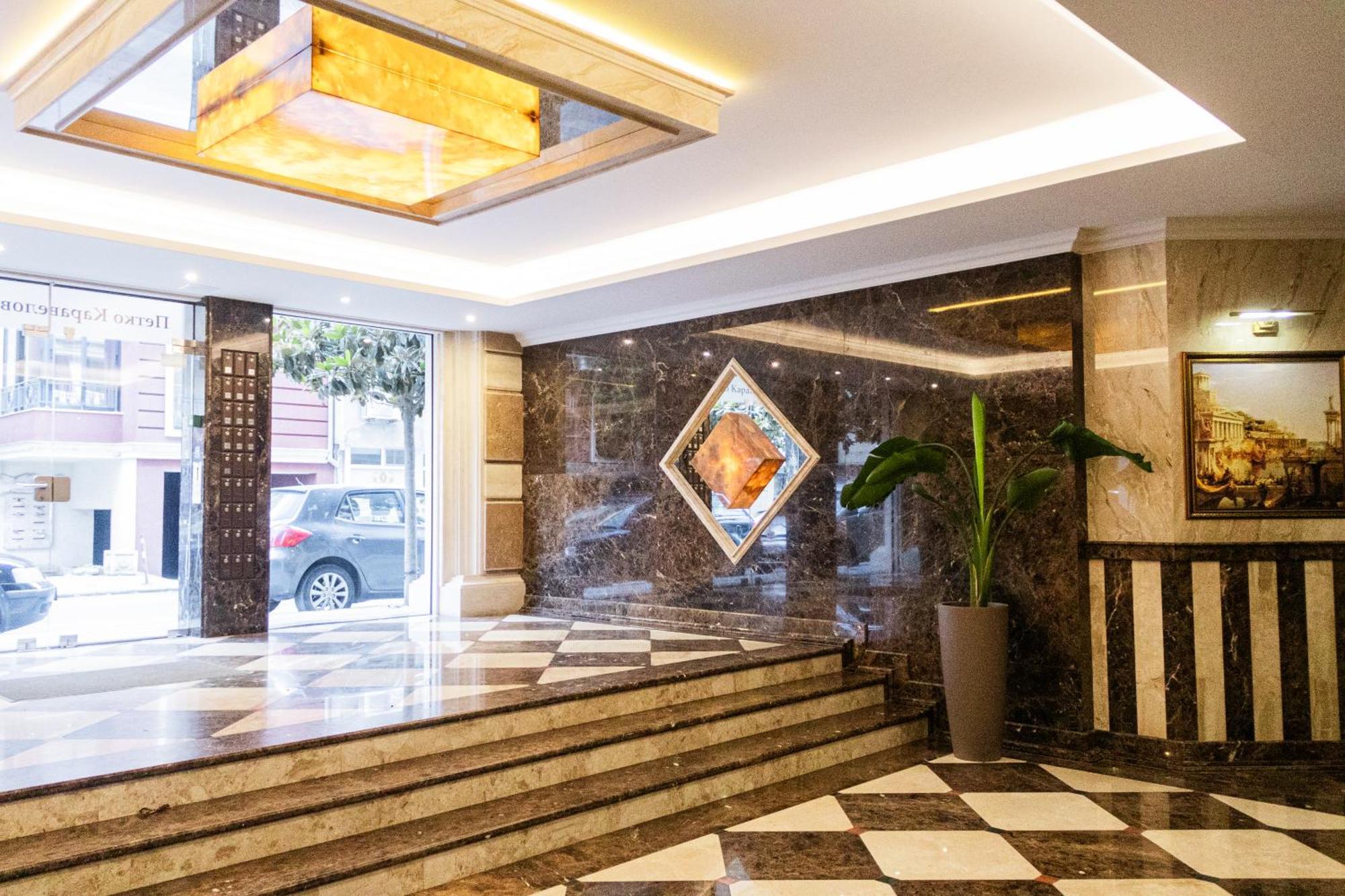 Central Luxury Antique Apartment Varna Exteriör bild